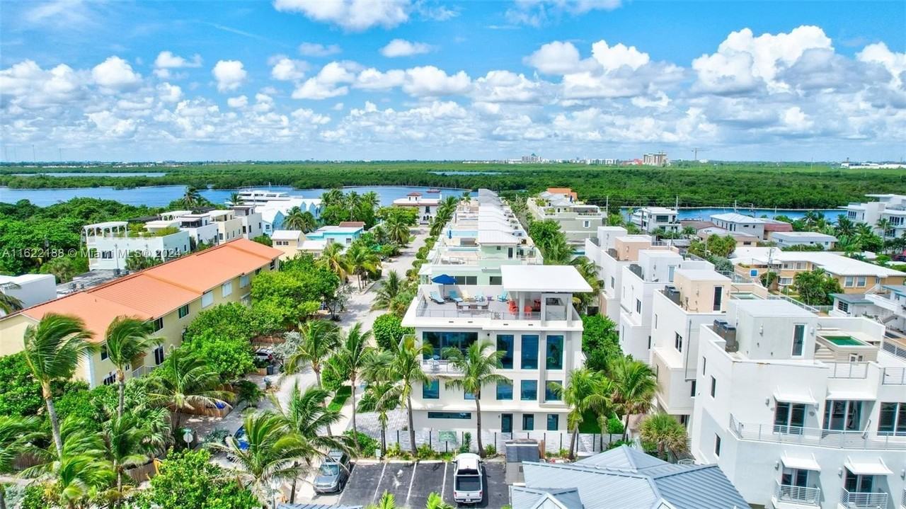 305 Oak St - Photo 3 of 50