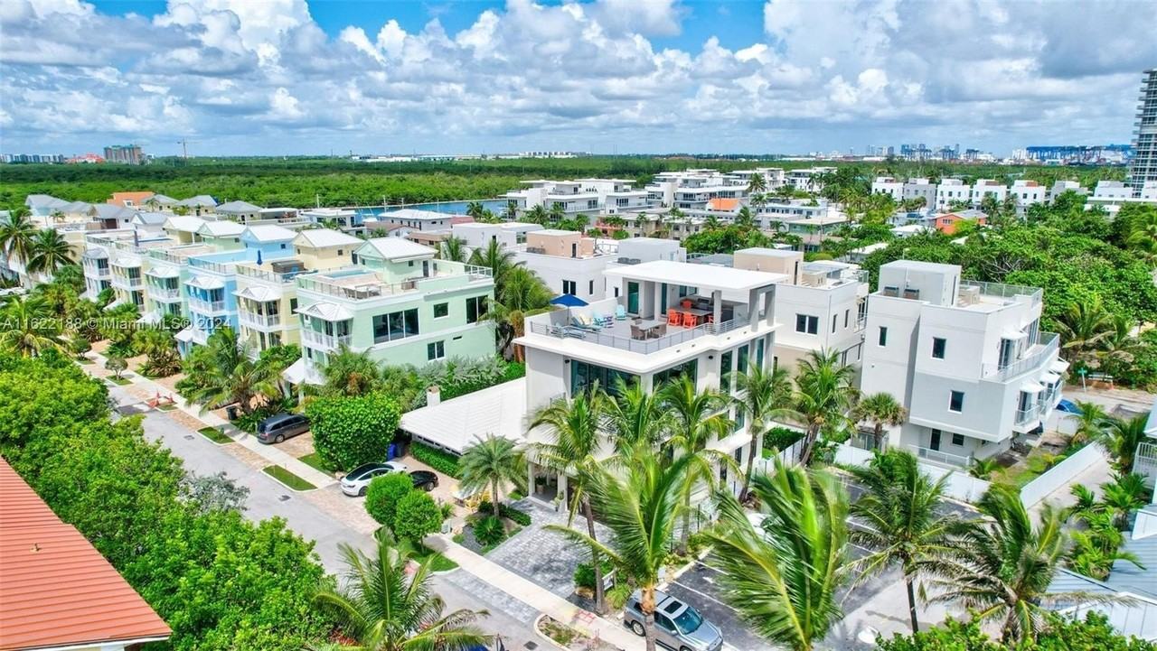 305 Oak St - Photo 4 of 50