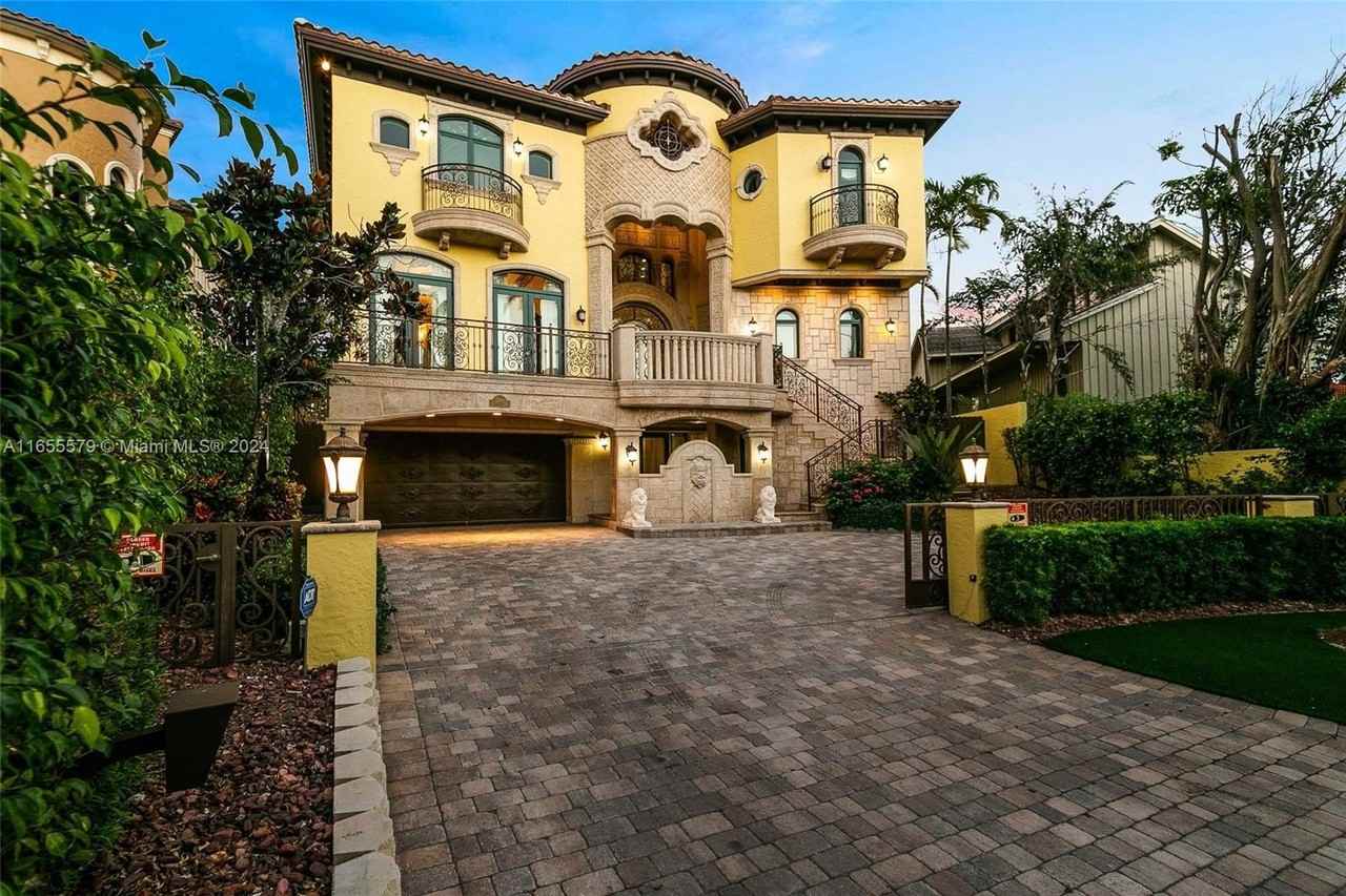 2306 Bay Dr - Photo 2 of 50