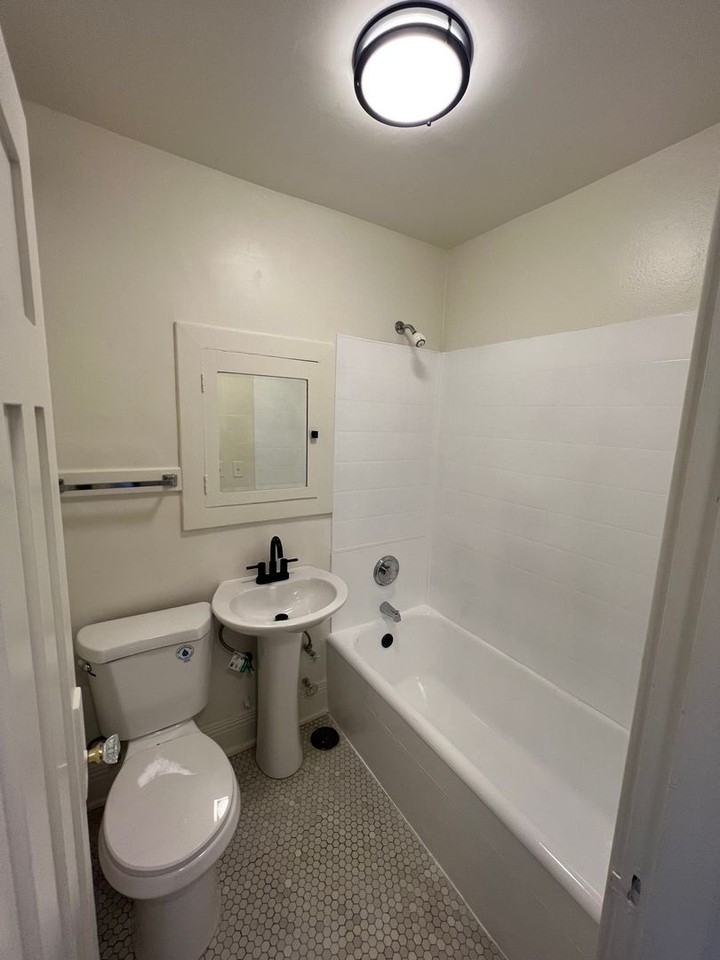 Glen Ellen Apartments - Photo 3 of 15