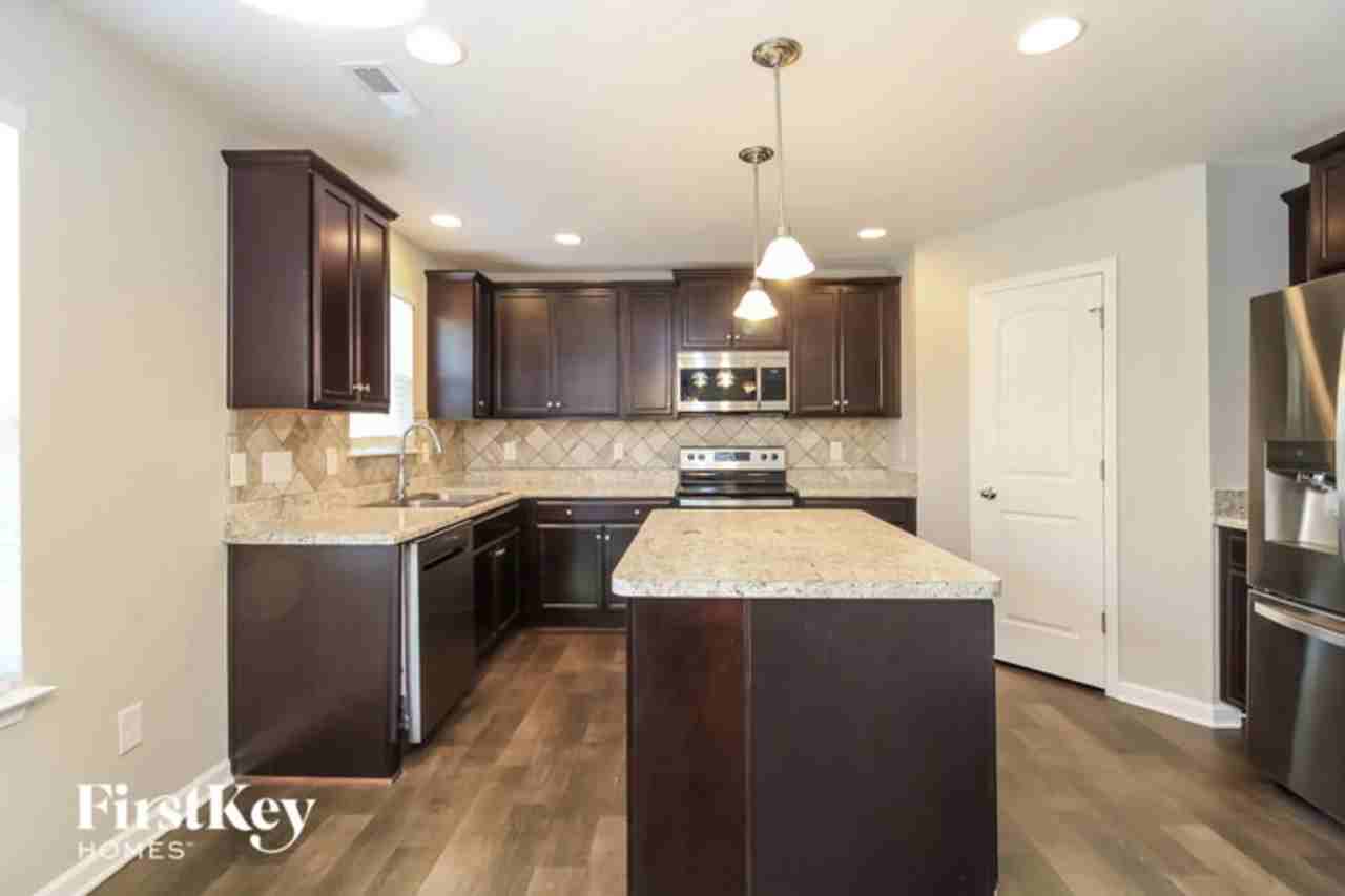 3611 Torrey Ln - Photo 3 of 15