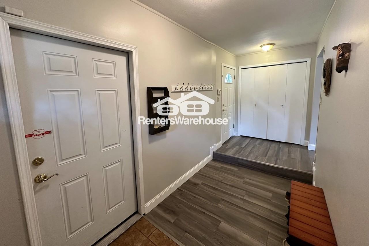 2545 Wheeler St N - Photo 2 of 35