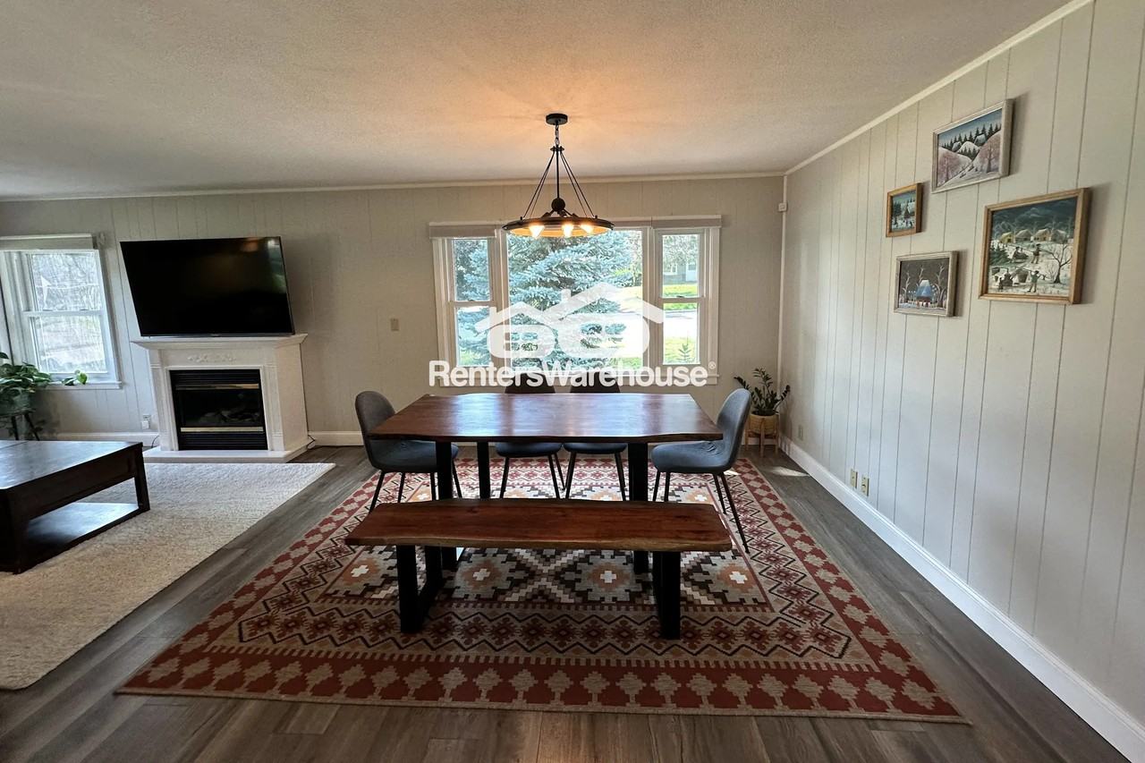 2545 Wheeler St N - Photo 3 of 35