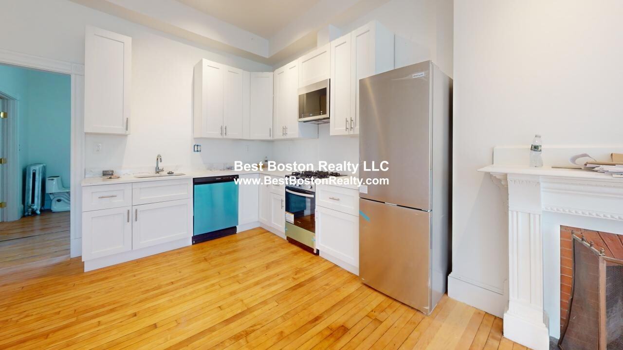 39 Laurel St #1 - Photo 3 of 11
