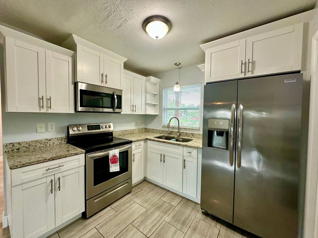 Perry Av - Photo 2 of 20