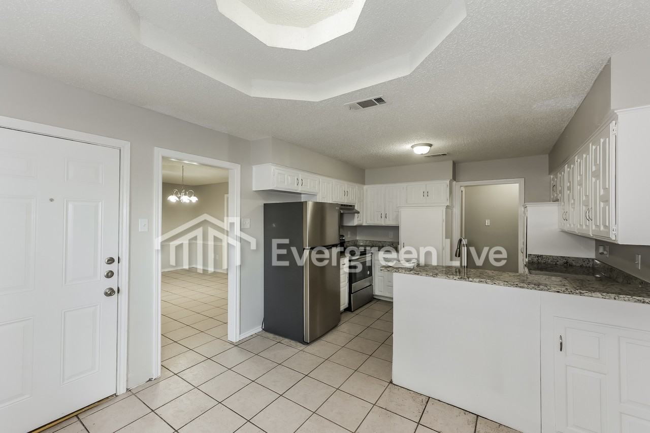 2401 Willow Oak Dr - Photo 5 of 15