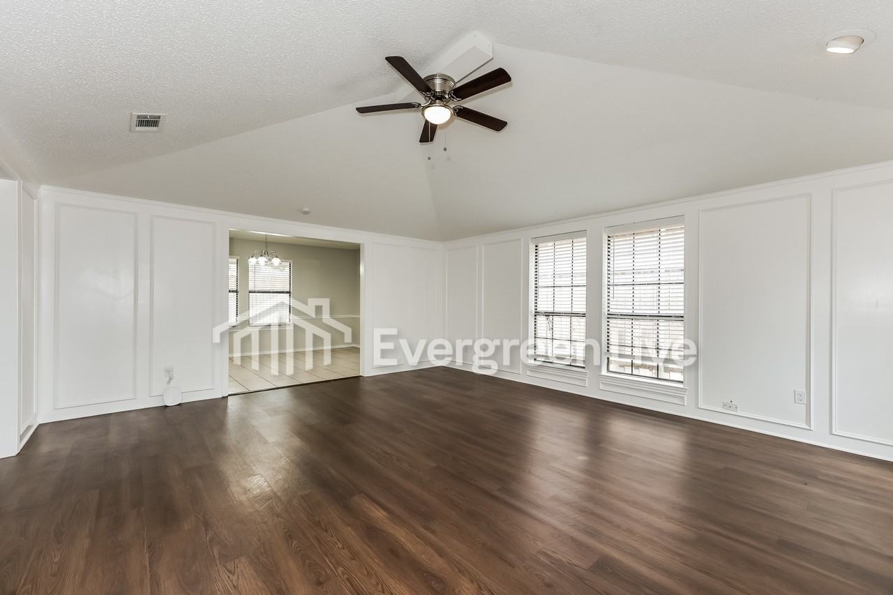 2401 Willow Oak Dr - Photo 3 of 15