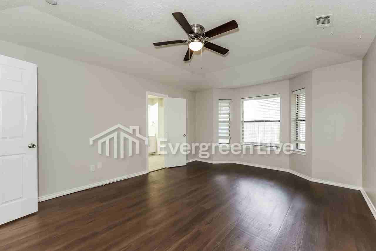 2401 Willow Oak Dr - Photo 2 of 15