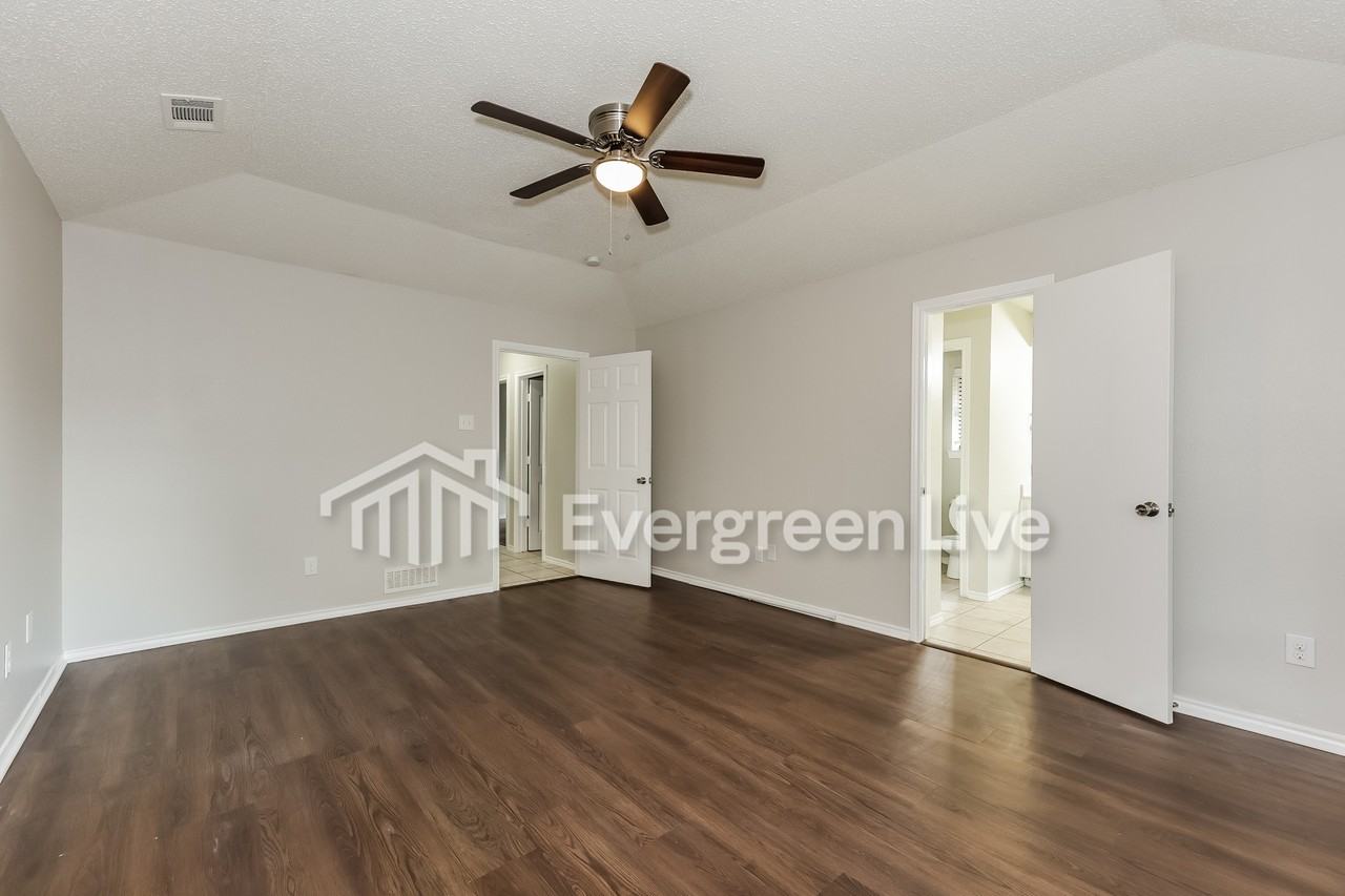 2401 Willow Oak Dr - Photo 3 of 15