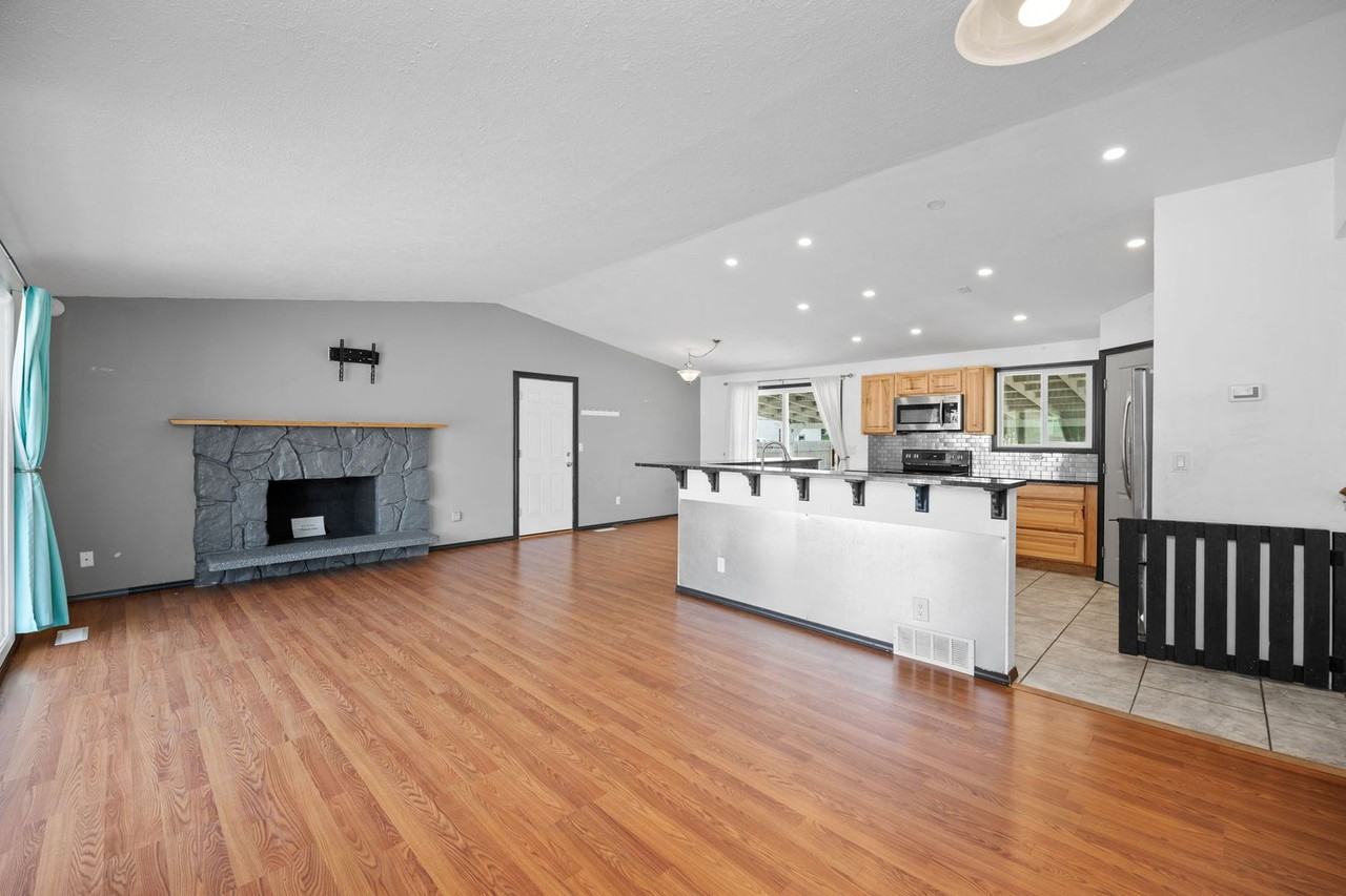 14406 East 7th Avenue - Photo 4 of 31