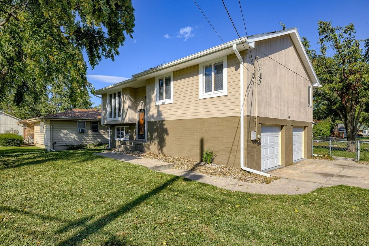 805 N 85th St - Photo 2 of 24