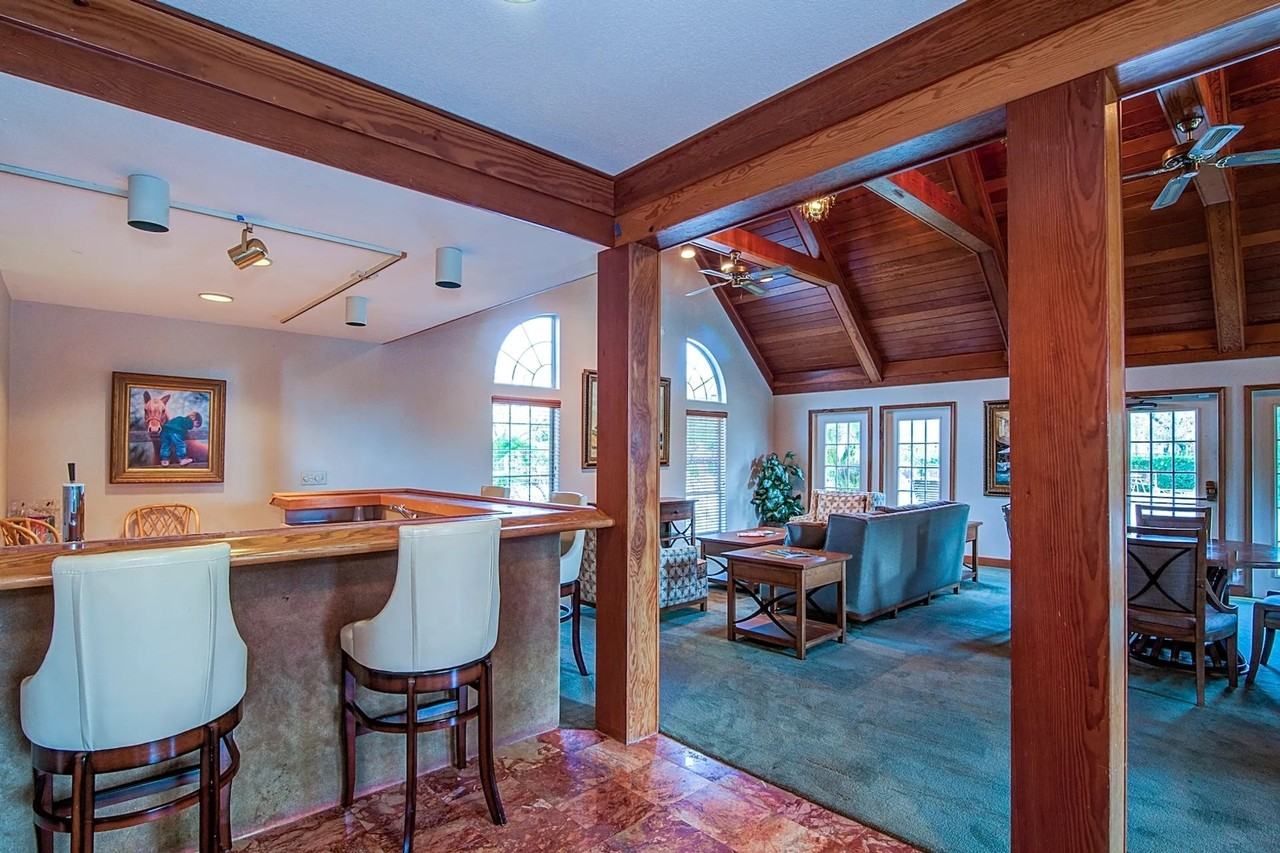 Crystal Pointe I - Photo 5 of 49