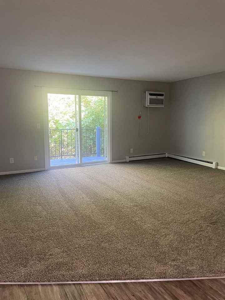 477 Donna St - Photo 3 of 12