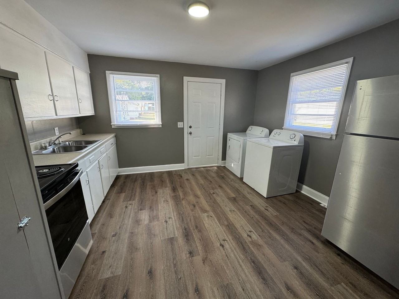 303 Francis St E - Photo 2 of 6