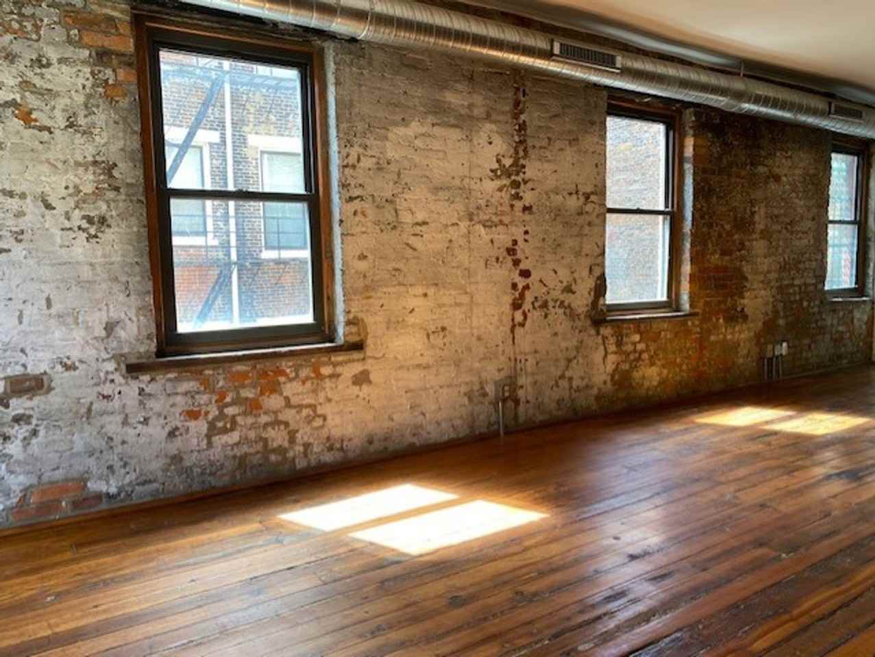 209 Woodward St - Photo 3 of 11