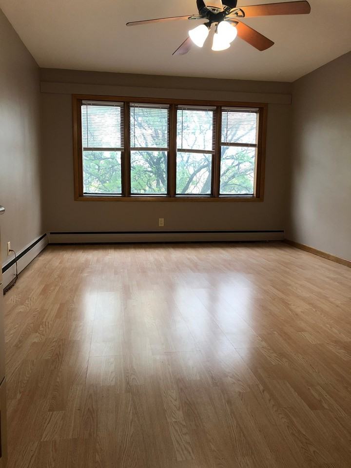 Near Light Rail 1BR Apartment - Photo 2 of 10
