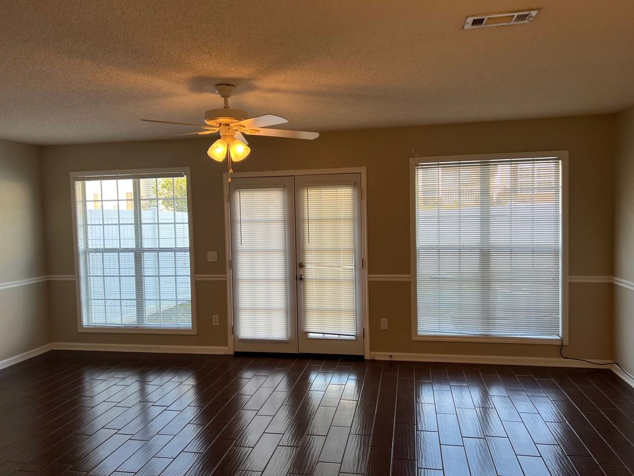 201 Wakefield Way - Photo 2 of 17