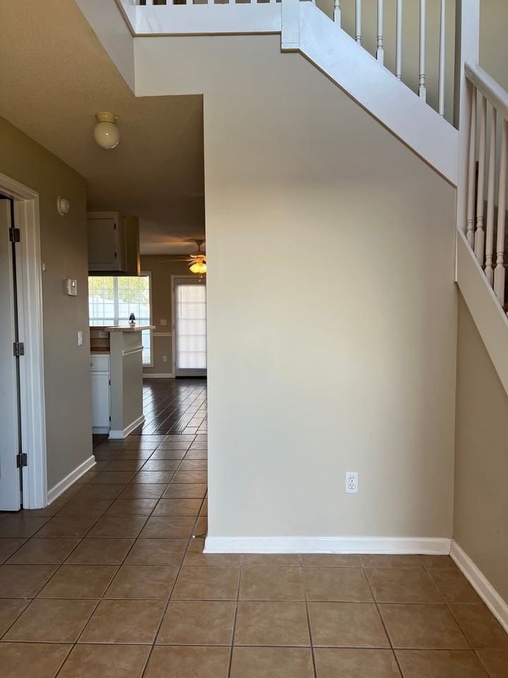 201 Wakefield Way - Photo 5 of 17