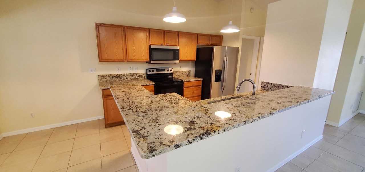 790 Southwest Hibiscus Street - Photo 3 of 15