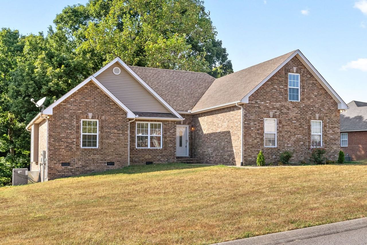 1290 Grassland Dr - Photo 2 of 41