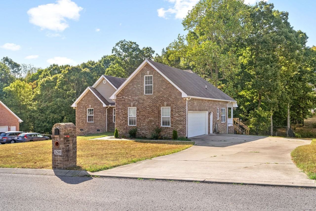 1290 Grassland Dr - Photo 3 of 41