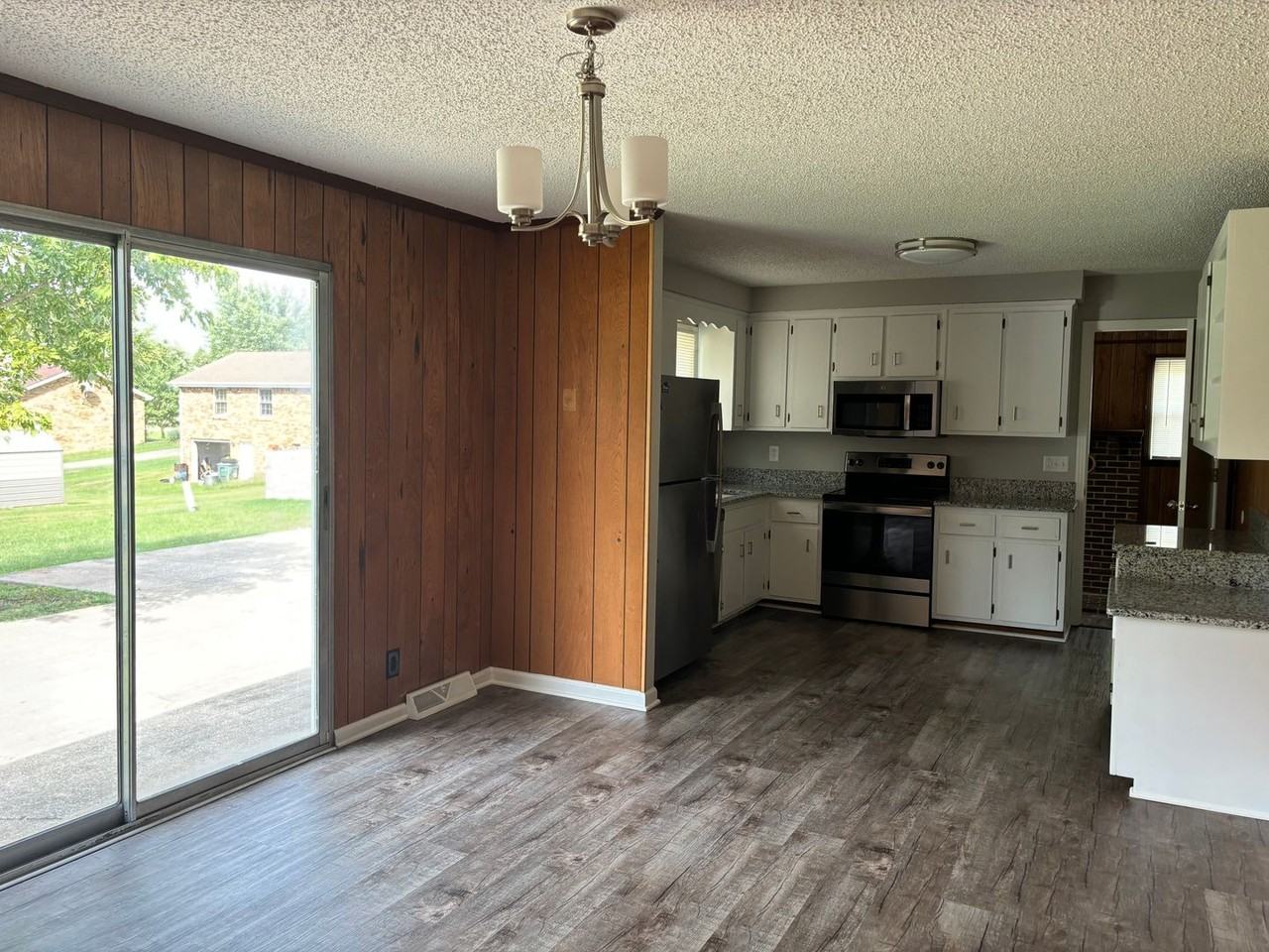 927 Kenwood Dr - Photo 3 of 18