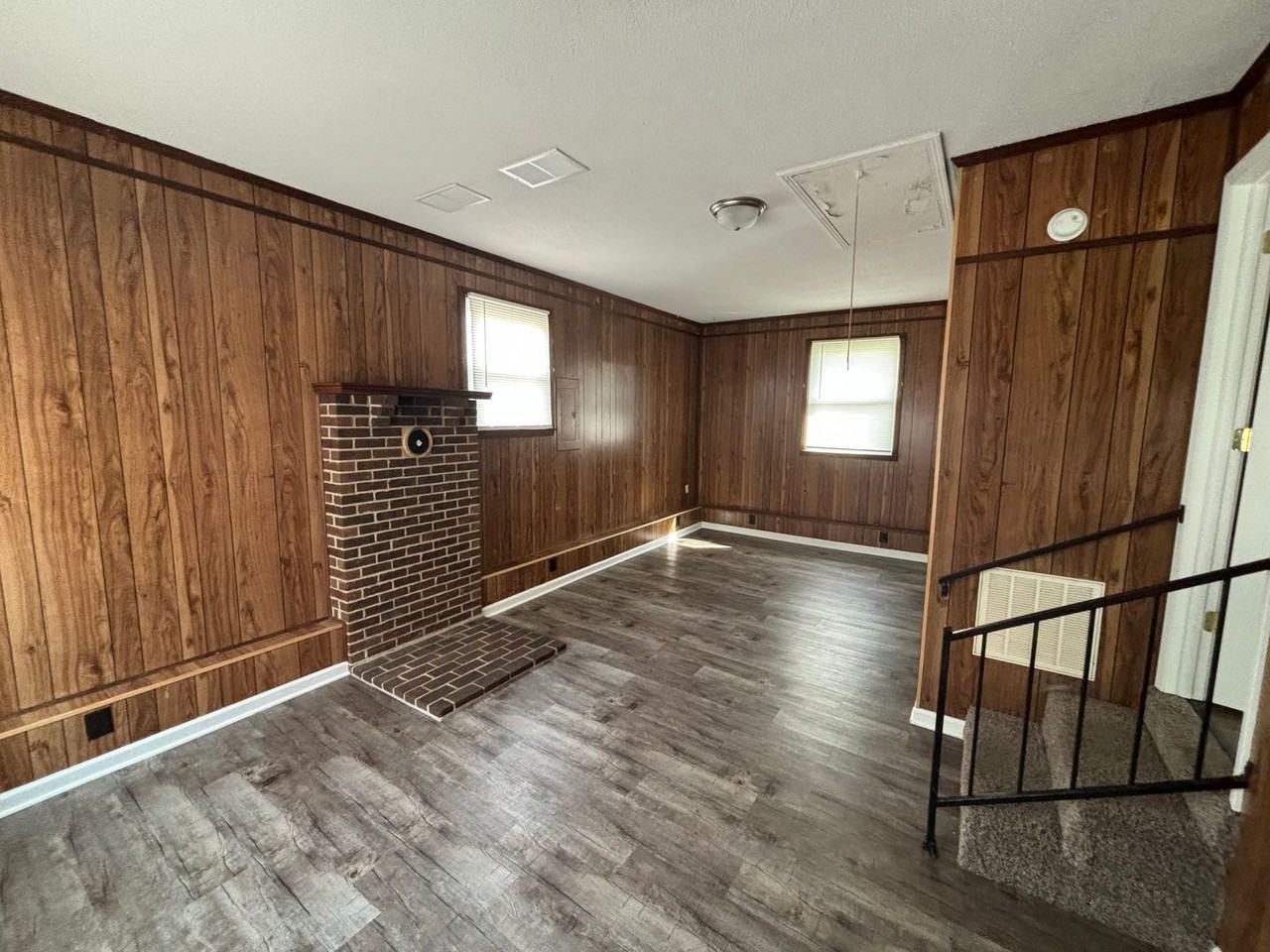 927 Kenwood Dr - Photo 4 of 18