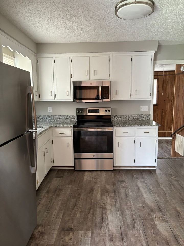 927 Kenwood Dr - Photo 5 of 18