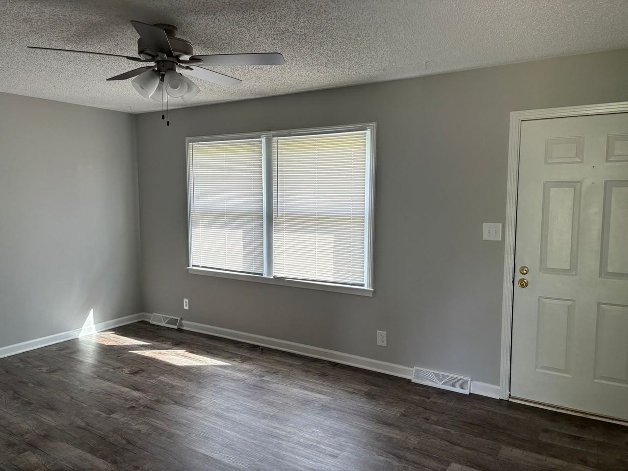 927 Kenwood Dr - Photo 6 of 18