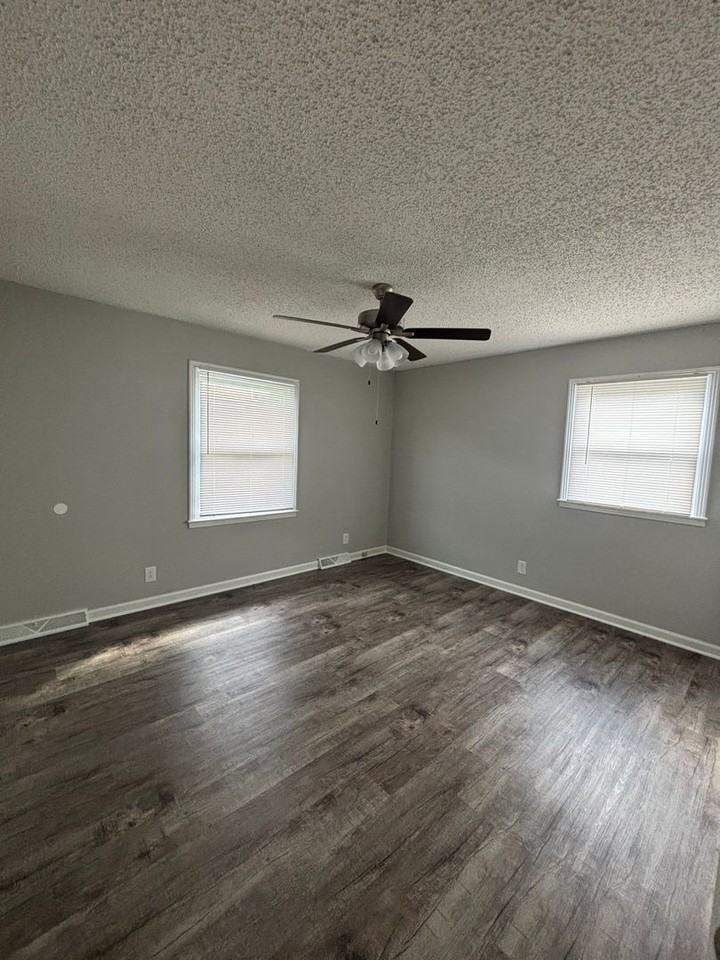 927 Kenwood Dr - Photo 7 of 18