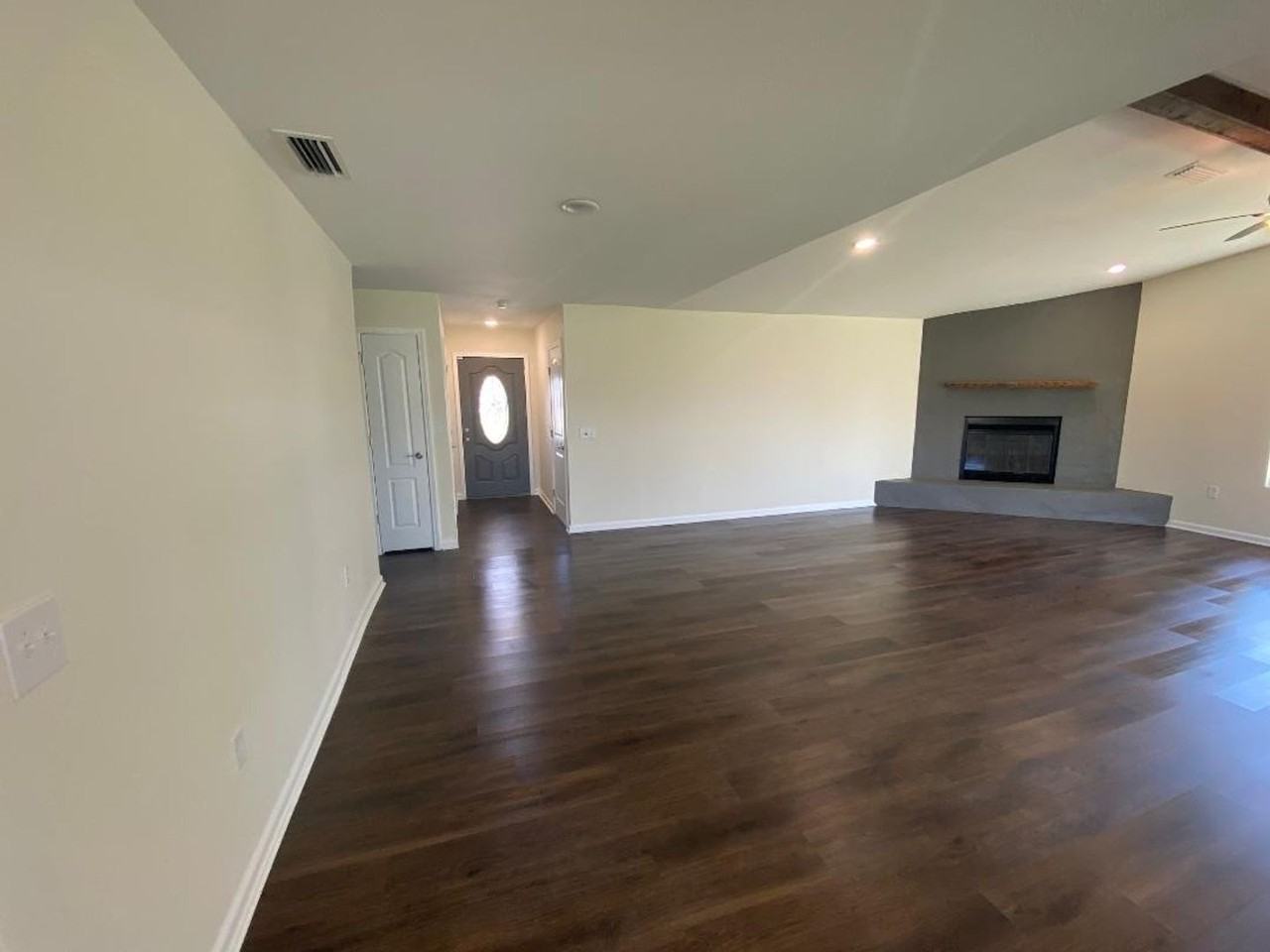 5917 Howard Rd - Photo 2 of 16