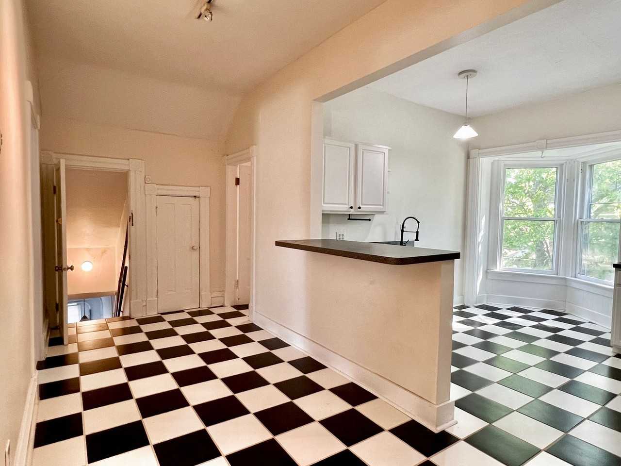 Eighth, 224 W. - Photo 3 of 22