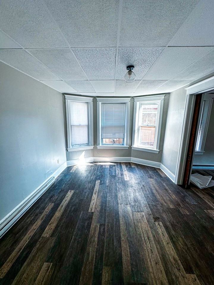 809 Hamilton - Photo 2 of 6