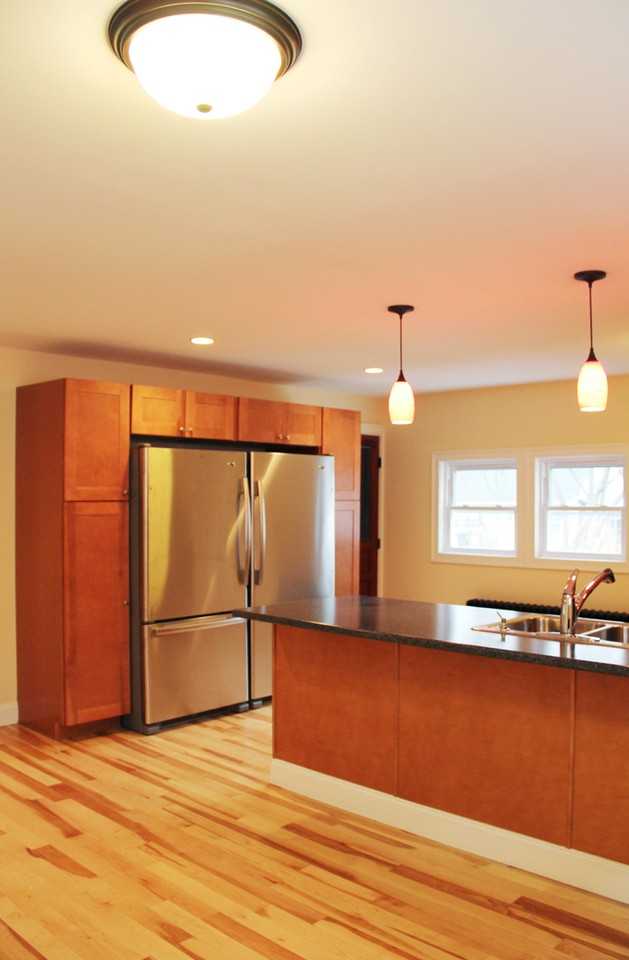 187 N Champlain St - Photo 4 of 18