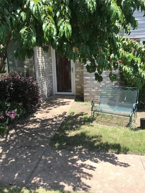 220 Justin Dr - Photo 5 of 14