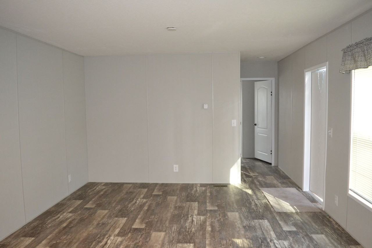 121 Garlington Cir - Photo 3 of 11