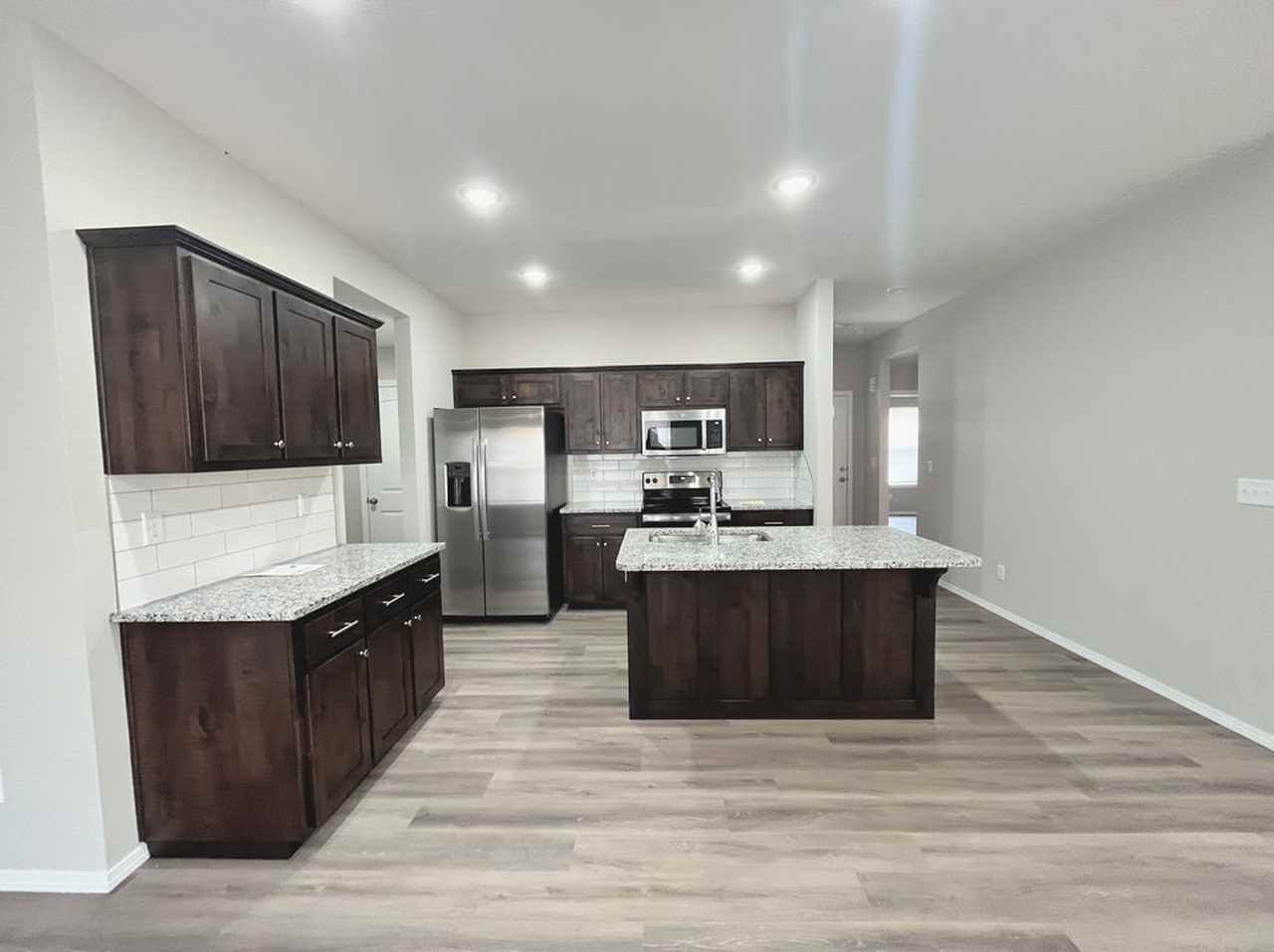 103 E Rosalie - Photo 2 of 6