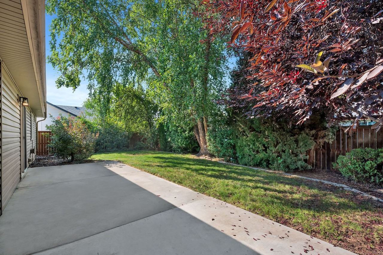 13288 W Fringetree St - Photo 3 of 30