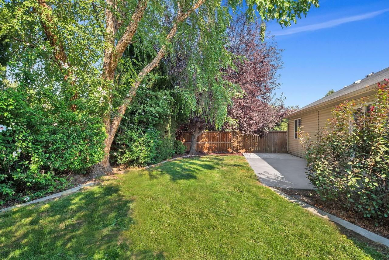 13288 W Fringetree St - Photo 4 of 30