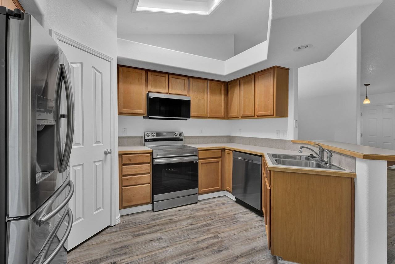 13288 W Fringetree St - Photo 7 of 30