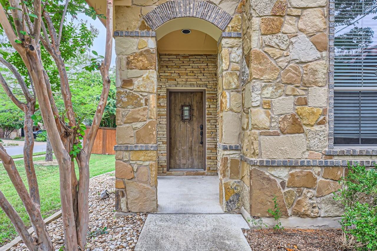 3901 Bowstring Bnd - Photo 2 of 28