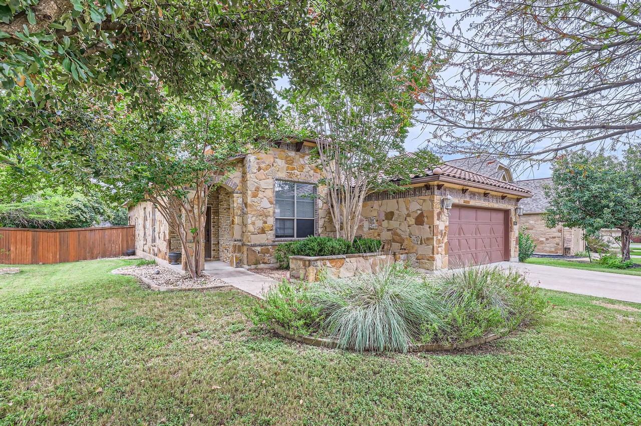 3901 Bowstring Bnd - Photo 3 of 28