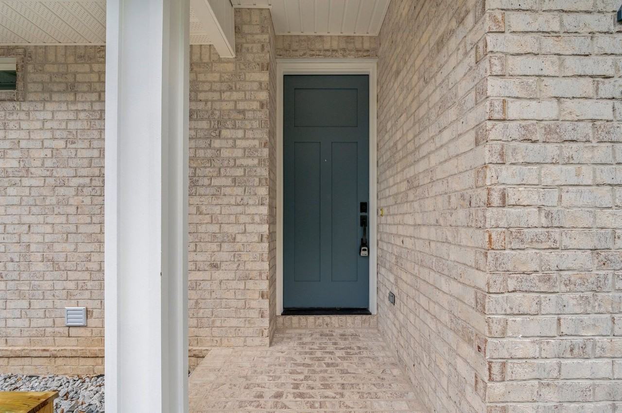 443 E Cobb Ave - Photo 6 of 40