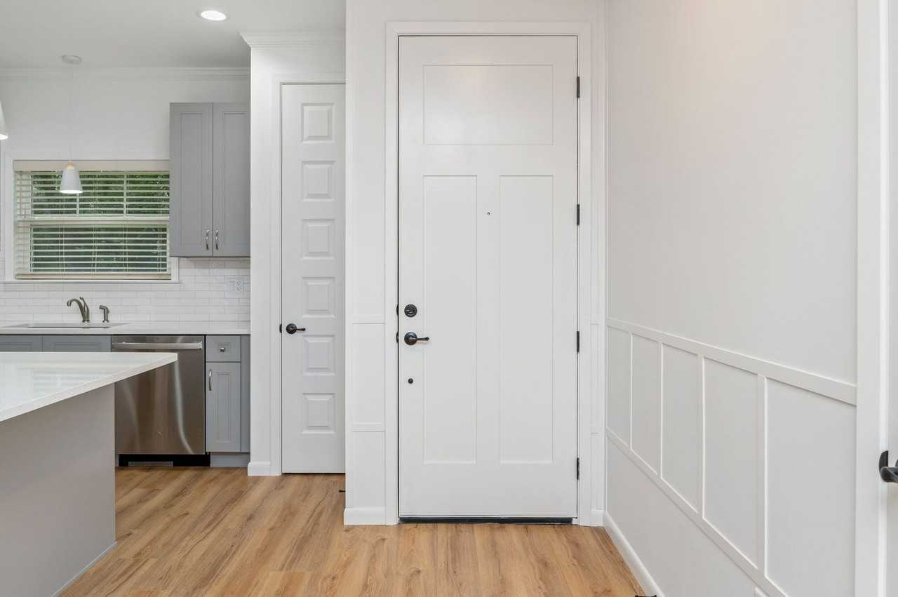 443 E Cobb Ave - Photo 7 of 40