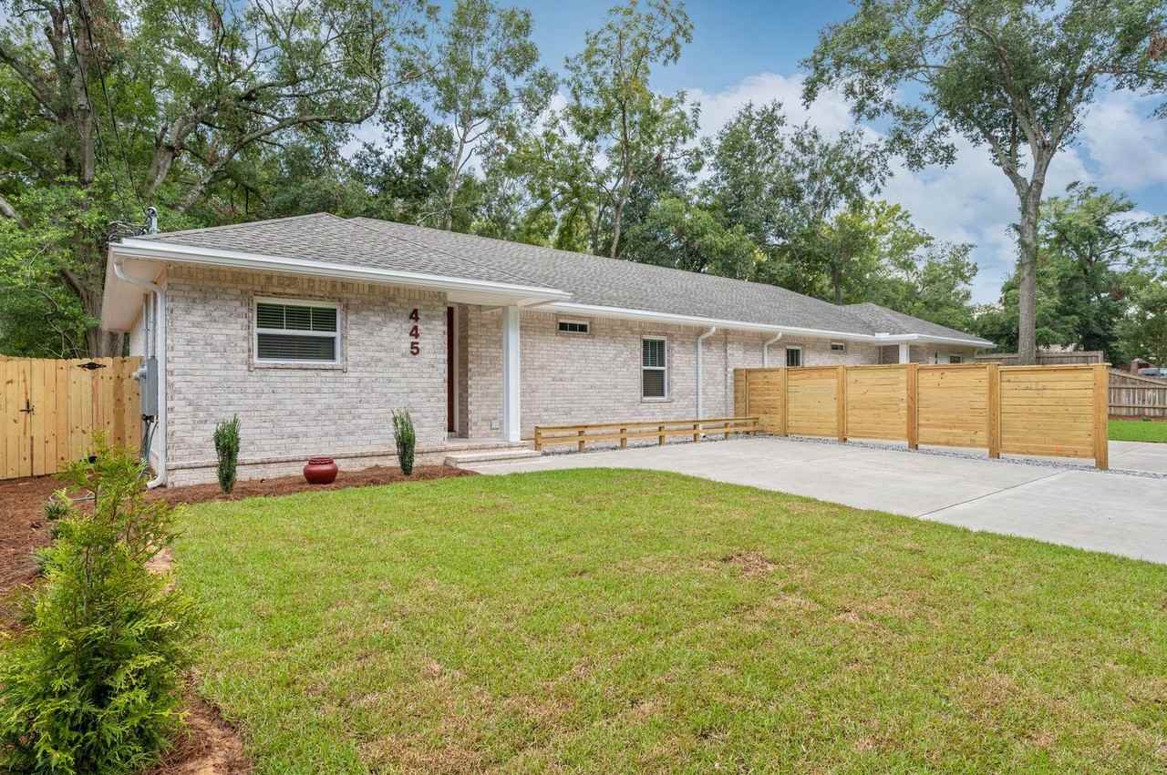 445 E Cobb Ave - Photo 3 of 48