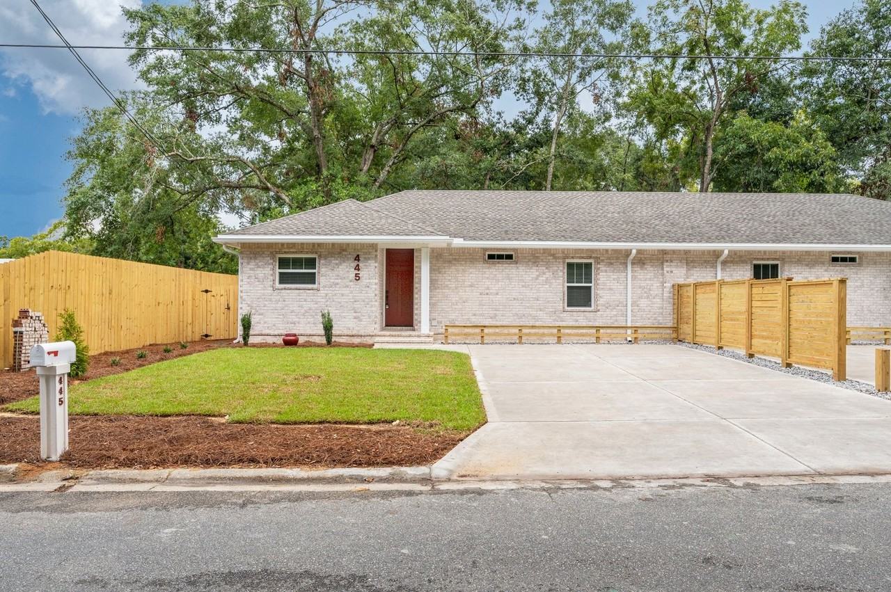 445 E Cobb Ave - Photo 4 of 48