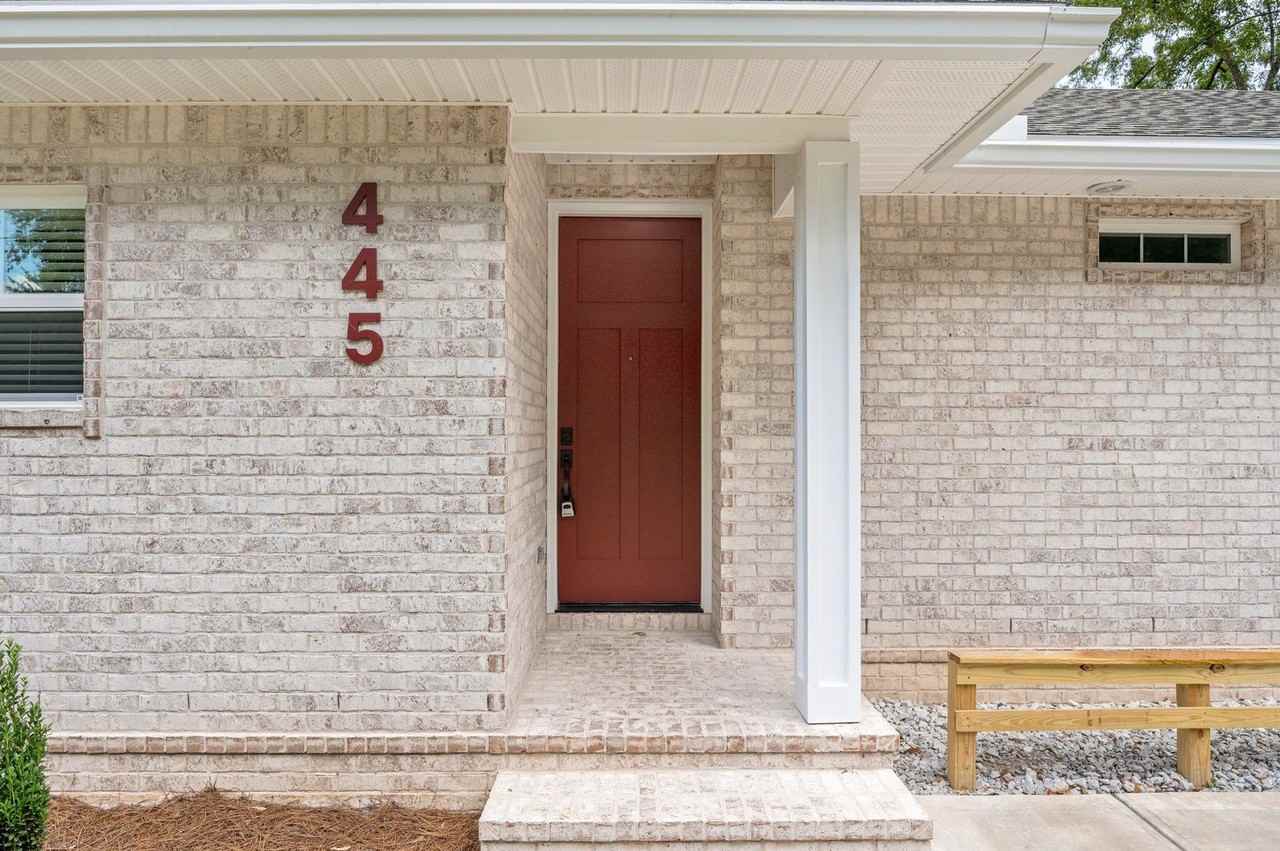 445 E Cobb Ave - Photo 6 of 48