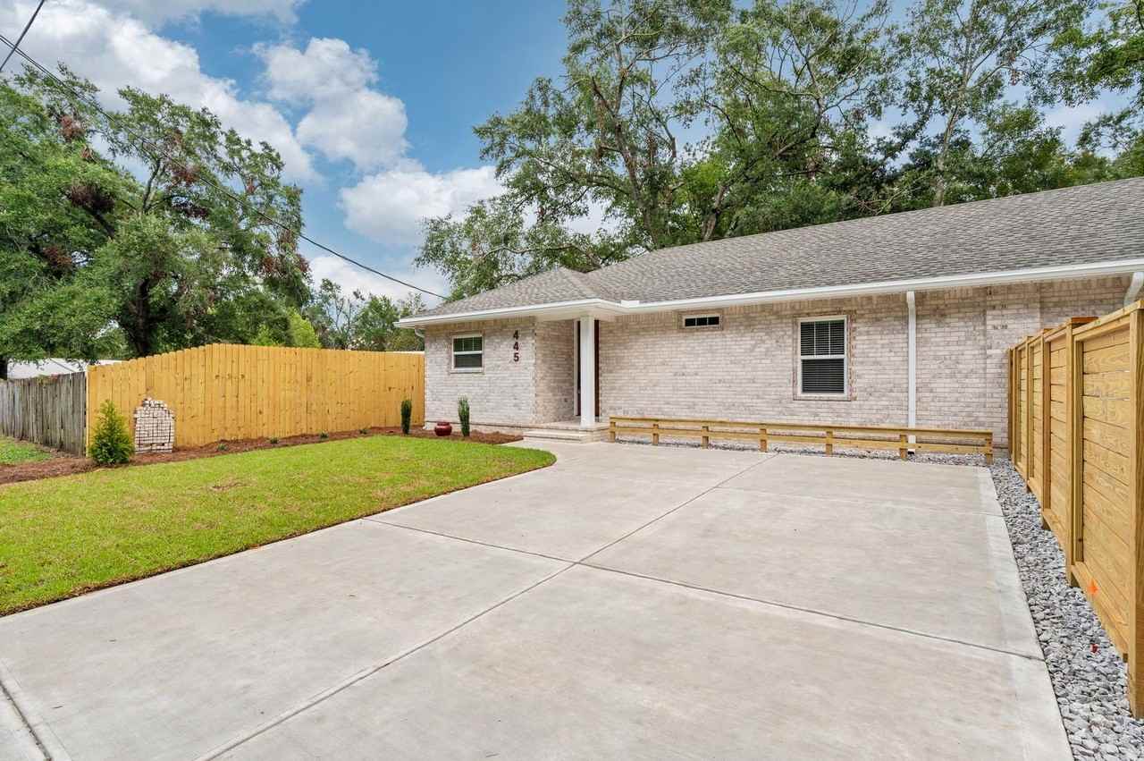 445 E Cobb Ave - Photo 7 of 48