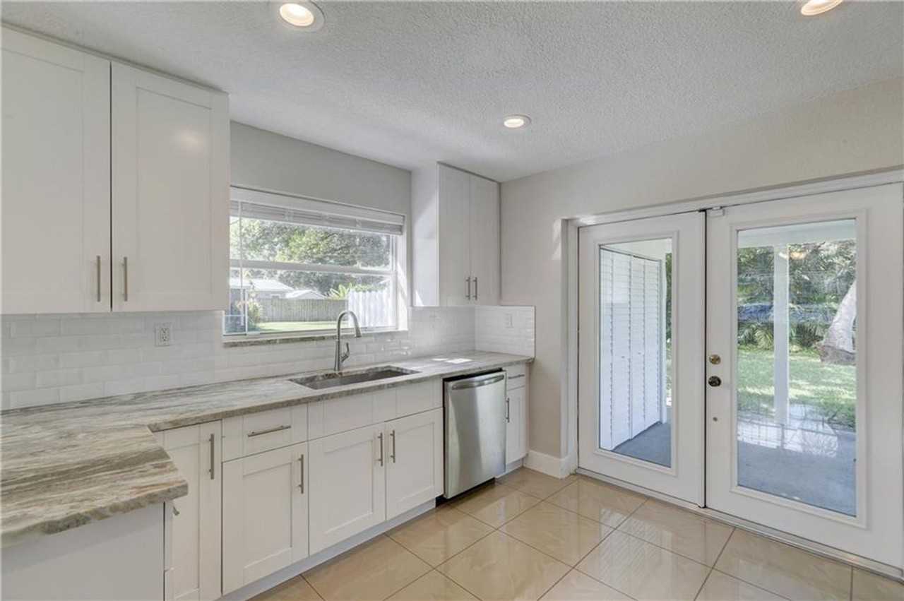 2881 Sw 17th St - Photo 2 of 20