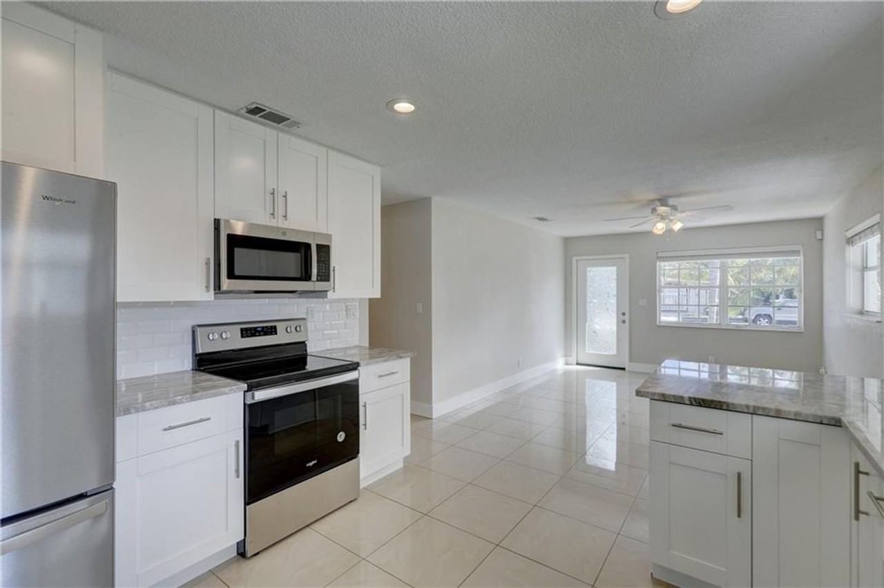 2881 Sw 17th St - Photo 3 of 20